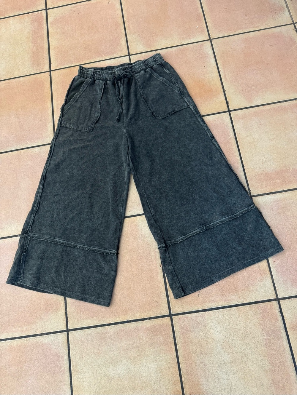 ALO Wide Leg Drawstring Pants - Black
